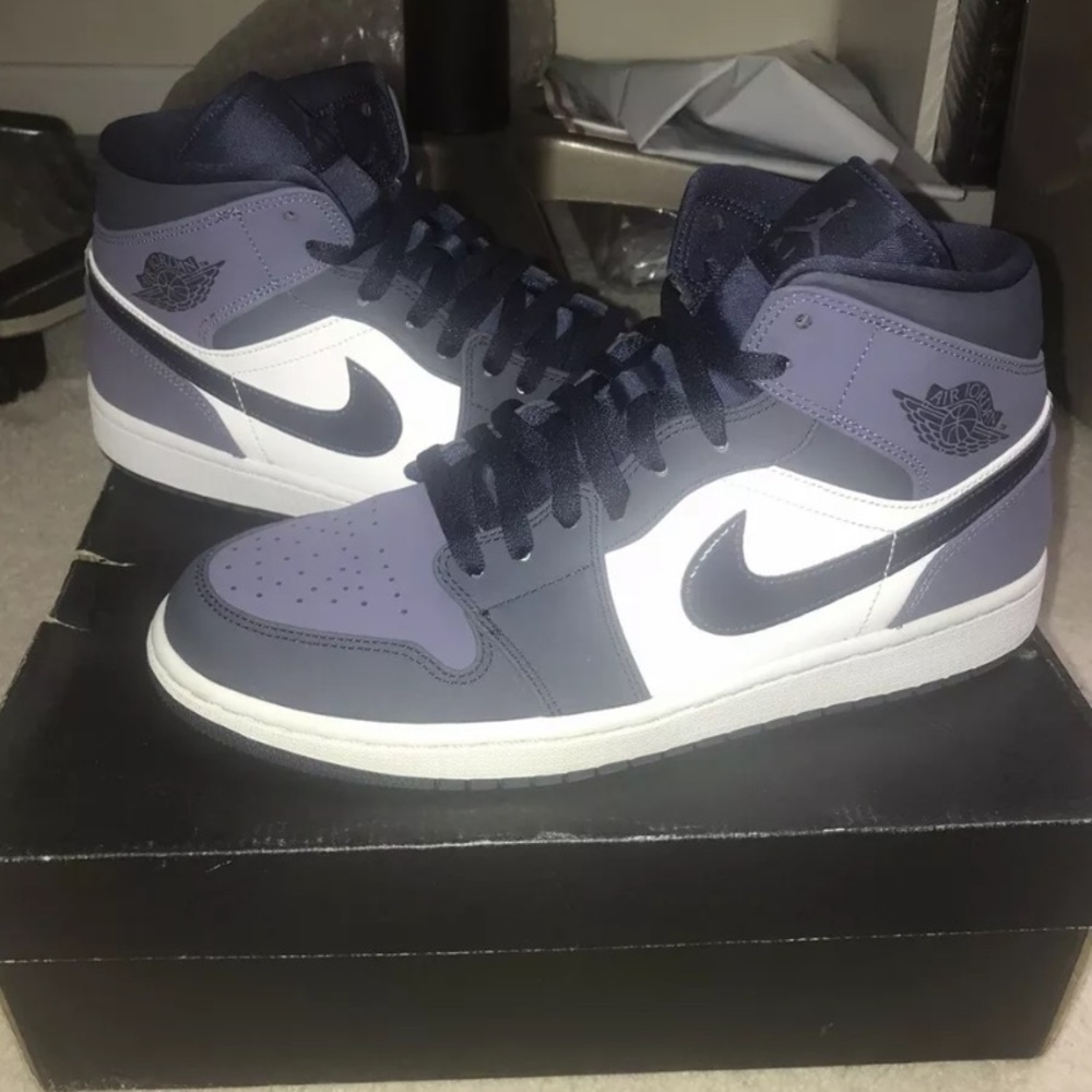 Jordan retro 1 mid obsidian sanded purple size 10